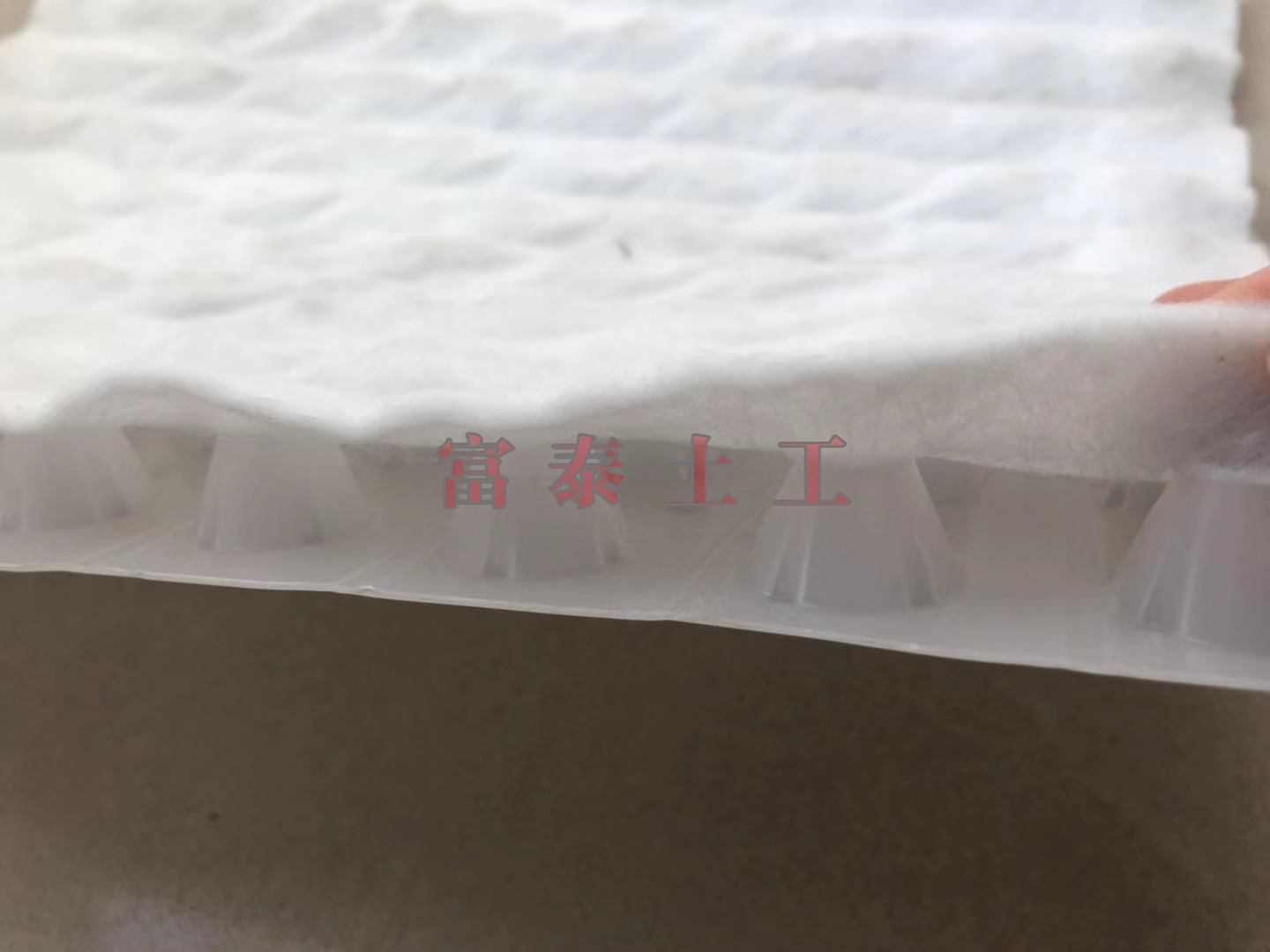 車(chē)庫(kù)頂板自粘布排水板